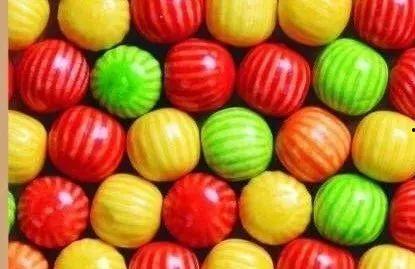 网红挑战吃绿瓜糖,网红挑战吃绿瓜糖，绿色糖果的甜蜜诱惑