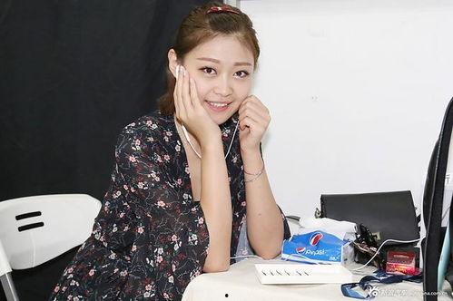 吃瓜网红模特三人行,吃瓜现场揭秘时尚圈幕后故事