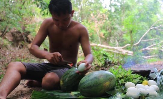 西藏男网红吃瓜视频大全