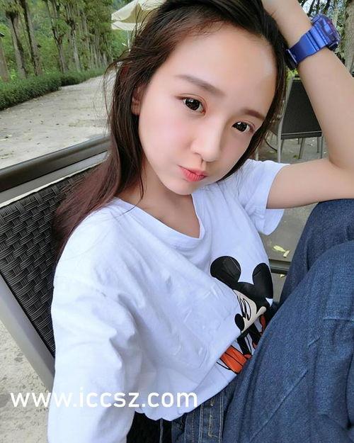 东北女高中生网红吃瓜,吃瓜日常，揭秘校园风云