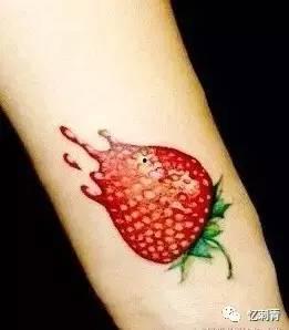 网红吃瓜视频纹身,纹身背后的故事与潮流  第1张