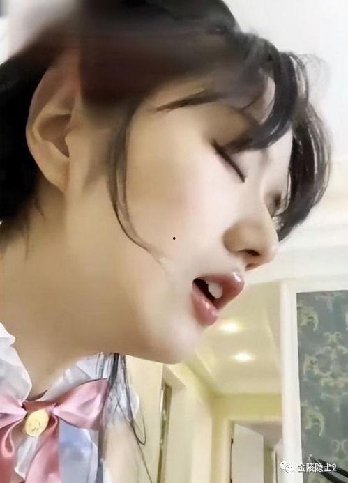 网红悦悦吃土瓜视频